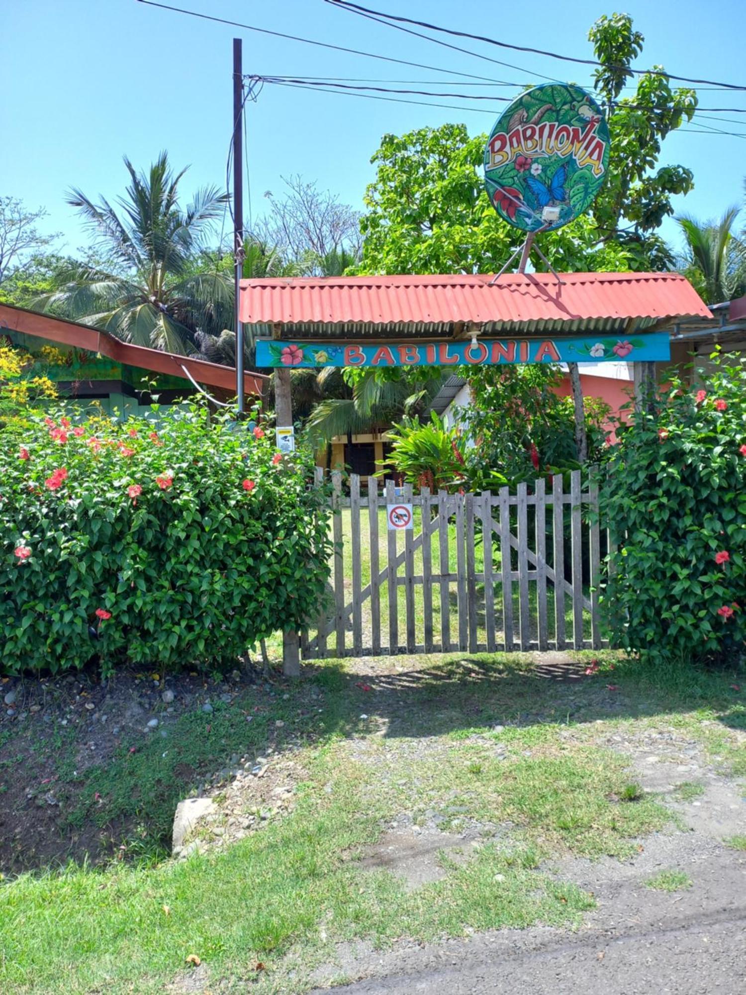 Babilonia Lejlighedshotel Cahuita Eksteriør billede